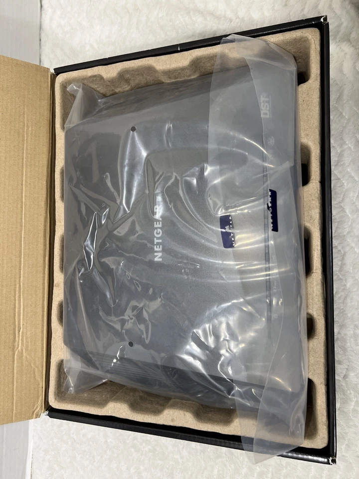 NETGEAR Nighthawk DST AC1900 DST Black Wi-Fi Router & DST Adapter EUC - Image 4 of 4