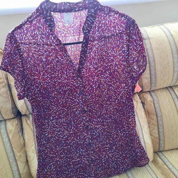 Chic Pink V-Neck Blouse for Women, Size 12  6 Buttons Front  & Short Sleeves New