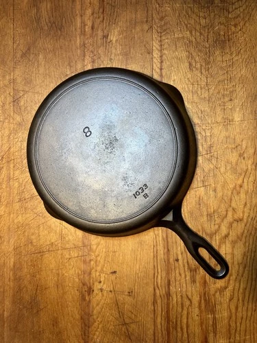 Unmarked Griswold Iron Mountain #8 1033 Cast Iron Skillet