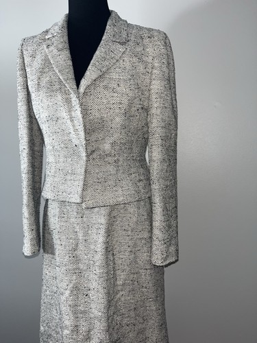 Woman Valentino Tweed Gray Skirt Suit Size 12 Polyester - Picture 2 of 14