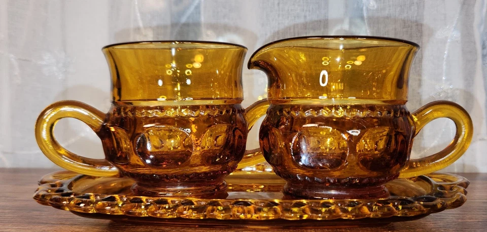 Crema y azúcar con huella digital corona reyes cristal ámbar Indiana de colección con placa base Foto 2 de 4