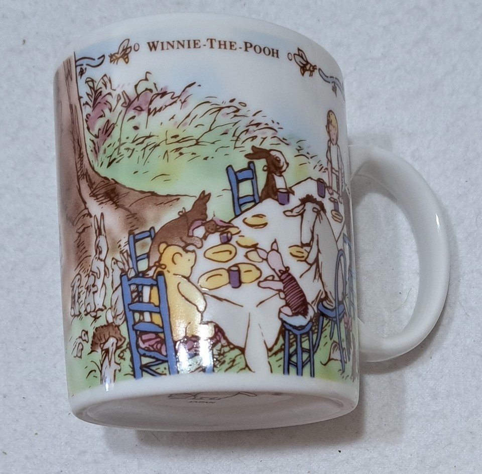 Classic Winnie The Pooh Mug IOB Vintage Picnic Party Piglet Eeyore