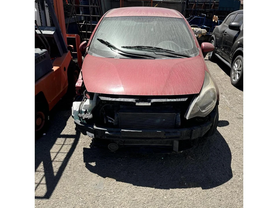 Puerta delantera izquierda usada vidrio delantero se adapta a: Kia Rio 2013 con solar delantero izquierdo grado A Foto 4 de 4