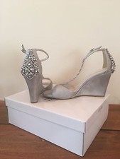 NWT Davids Bridal Silver Wedges size 10