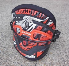 Dakine Pyro Kitesurfing / Windsurfing Harness w/ Spreader Bar, Small W 30"-32"