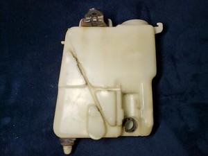 84-89 TOYOTA PICKUP 4RUNNER WINDSHIELD WASHER FLUID RESERVOIR BOTTLE TANK PUMP
