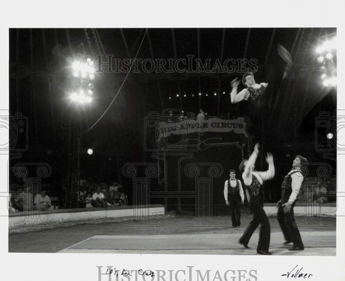 Press Photo Acrobats of Big Apple Circus perform - ctca11109