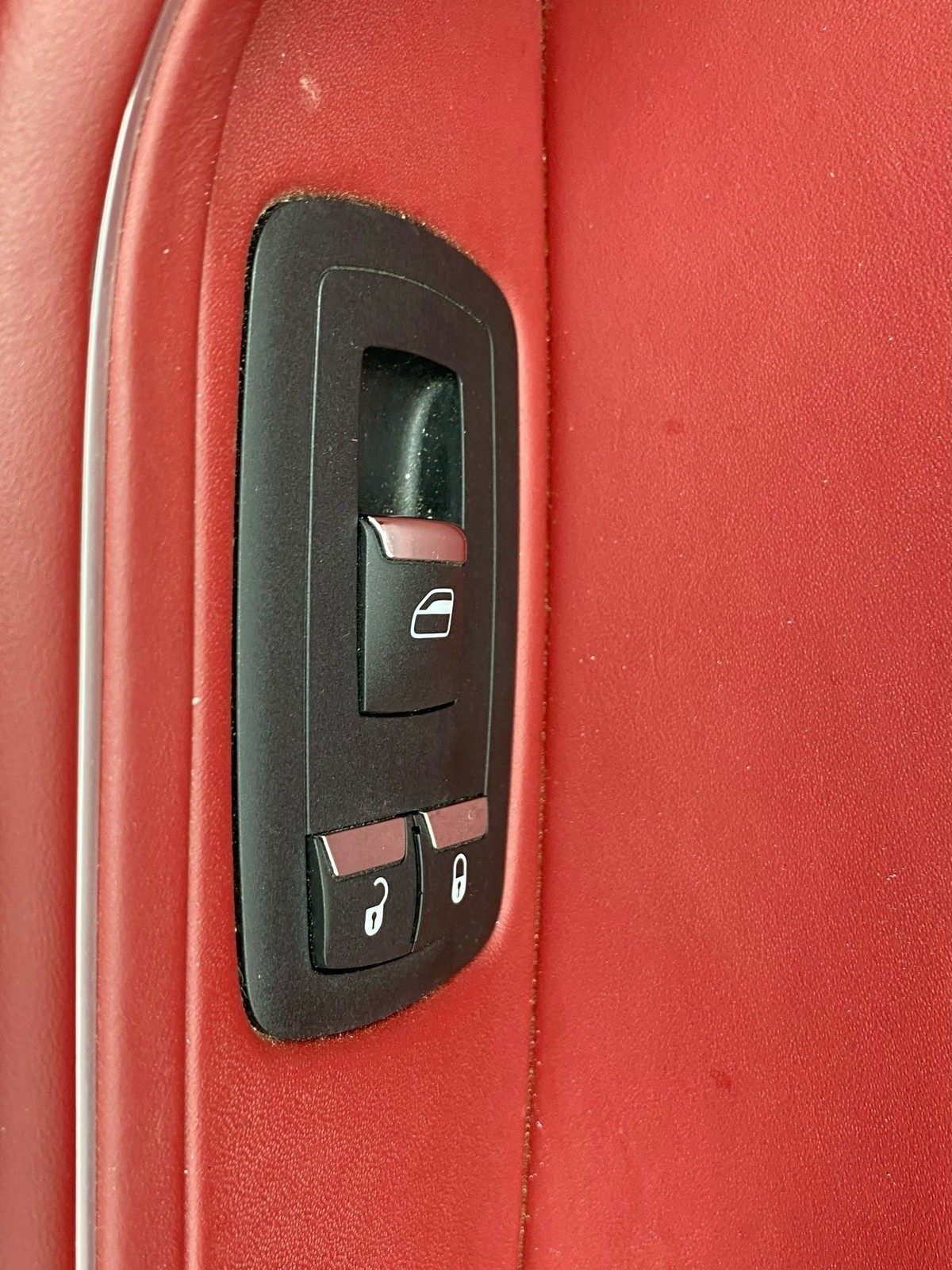 2017-2022 MASERATI LEVANTE M161 FRONT RIGHT INNER DOOR TRIM PANEL | RED *INDENT*