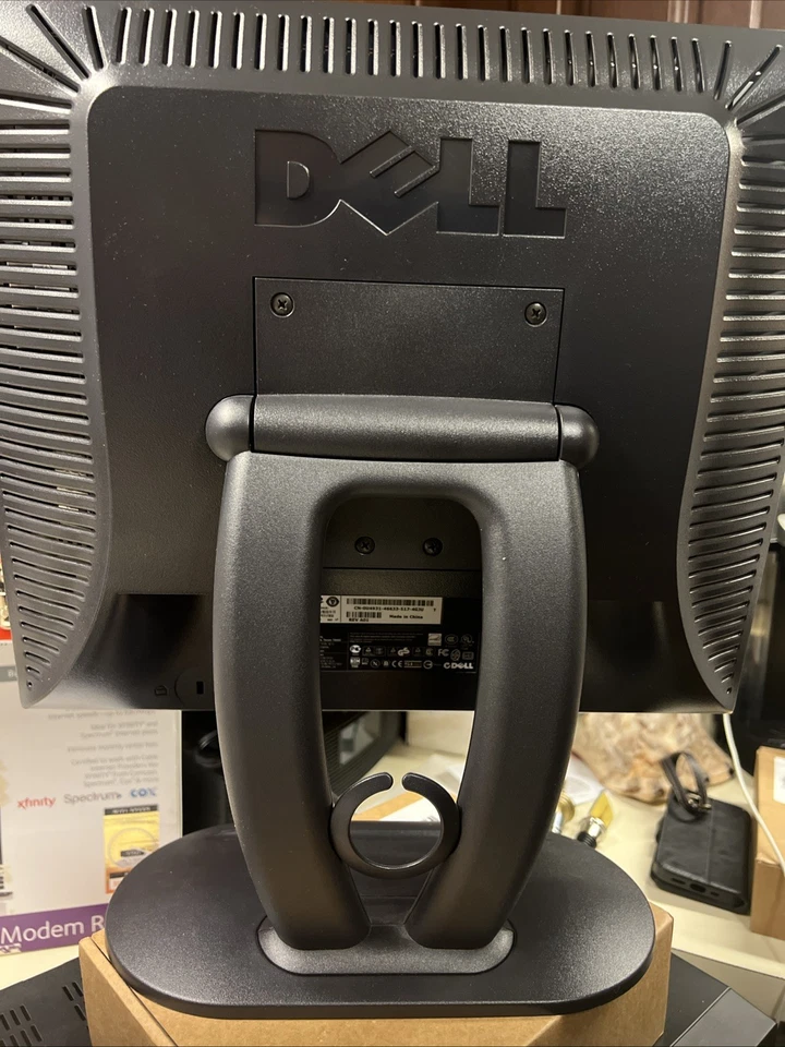 DELL 17-IN TFT Flat Panel LCD Monitor Grade A U4931 Removable Stand - Brand New - Image 4 of 4