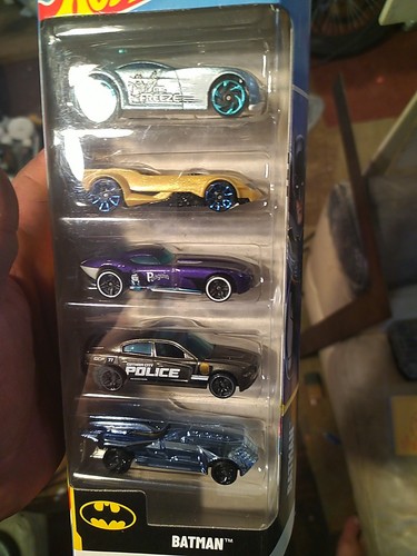 Hot Wheels 2025 BATMAN Series 5 Vehicle Gift Pack #JDR18 1:64 Scale Die-cast - Picture 1 of 4