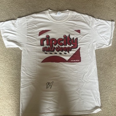DENI AVDIJA SIGNED AUTOGRAPHED PORTLAND TRAILBLAZERS RIP CITY RUNS DEEP T-SHIRT