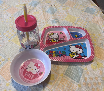 Super cute vintage Hello Kitty 3 Piece Set, Excellent Condition 