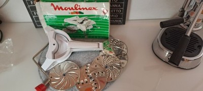 Moulinex Julienne mit 5 Reibe/Schneidescheiben in der Farbe weiß