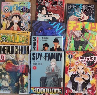 MANGA lotto misto di 10 libri giapponesi One Piece Spy Family JJK Solo Leveling