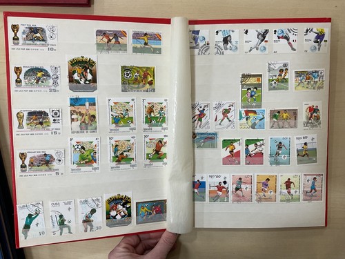 Football thematic stamps, sport large lot, 5 stock books 3.8kg #z442 - Imagen 17 de 21