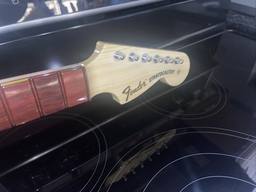 Wii Rockband / USB Wireless Guitar / Fender Stratocaster Harmonix 30 day Returns - Picture 3 of 6