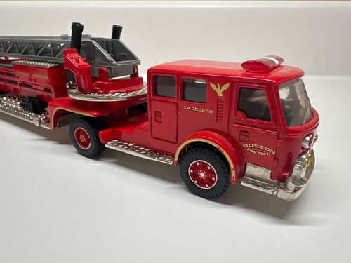Corgi American LaFrance Aerial Rescue Tractor & Simon Snorkel - Picture 2 of 21