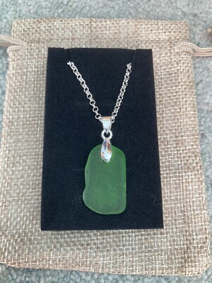 Grünes Meer Glas Anhänger Halskette versilbert 22 Zoll Kette Neu