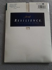 VINTAGE 90'S Hanes RESILIENCE Strong Sheer Pantyhose Style D01 SZ. EF PEARL