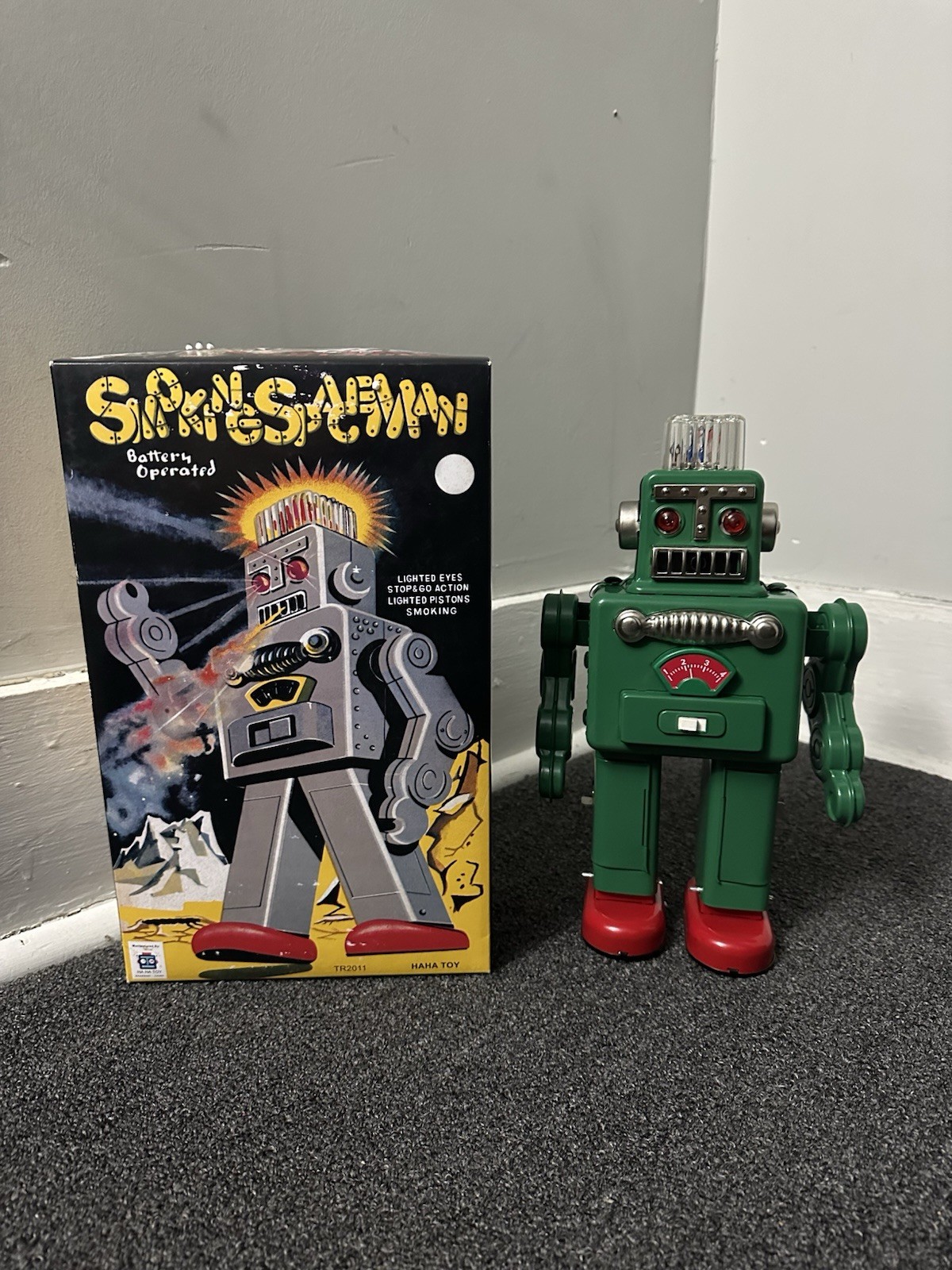 その他 HAHA TOYS SMOKING SPACE MAN Smoking Spaceman Robot Green Tin Toy Battery Operated NEW