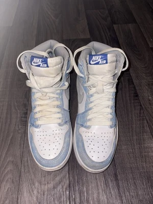 Mens Nike Air Jordan 1 Retro High OG 'Hyper Royal' in a UK 6