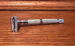 Merkur 907c mustache & detailing safety razor