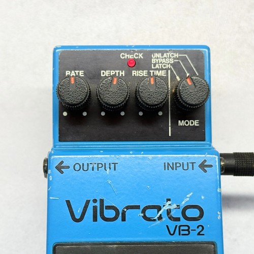 Pedal efecto guitarra BOSS VB-2 Vibrato/1982 vintage probado usado envío gratuito - Imagen 16 de 17
