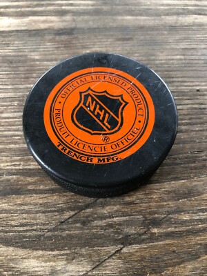 LOS ANGELES KINGS LA HOCKEY PUCK NHL MADE IN SLOVAKIA OFFICIAL VEGUM TRENCH MFG.