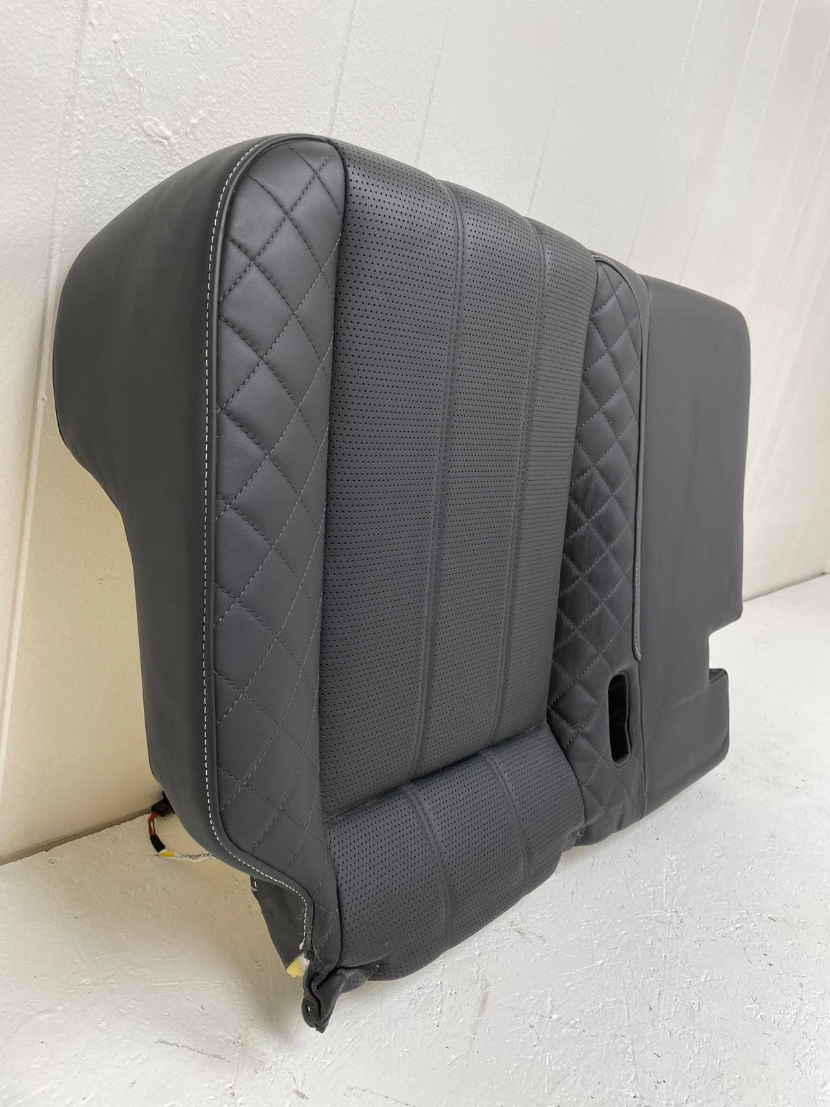 2016-2020 BENTLEY BENTAYGA REAR LEFT CENTER LOWER BOTTOM SEAT CUSHION W/ HEATED