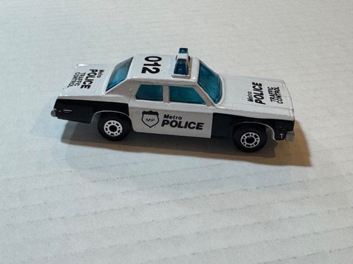 Matchbox Superfast No.10 Plymouth Police Car - Blue Lights/Glass - 1979
