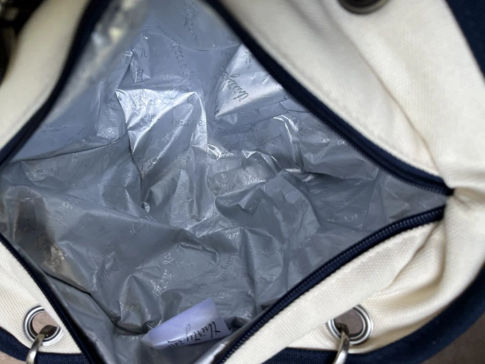 Bolsa de almuerzo Thirty-One de lona con aislamiento térmico azul marino ancla con monograma PF Foto 4 de 4