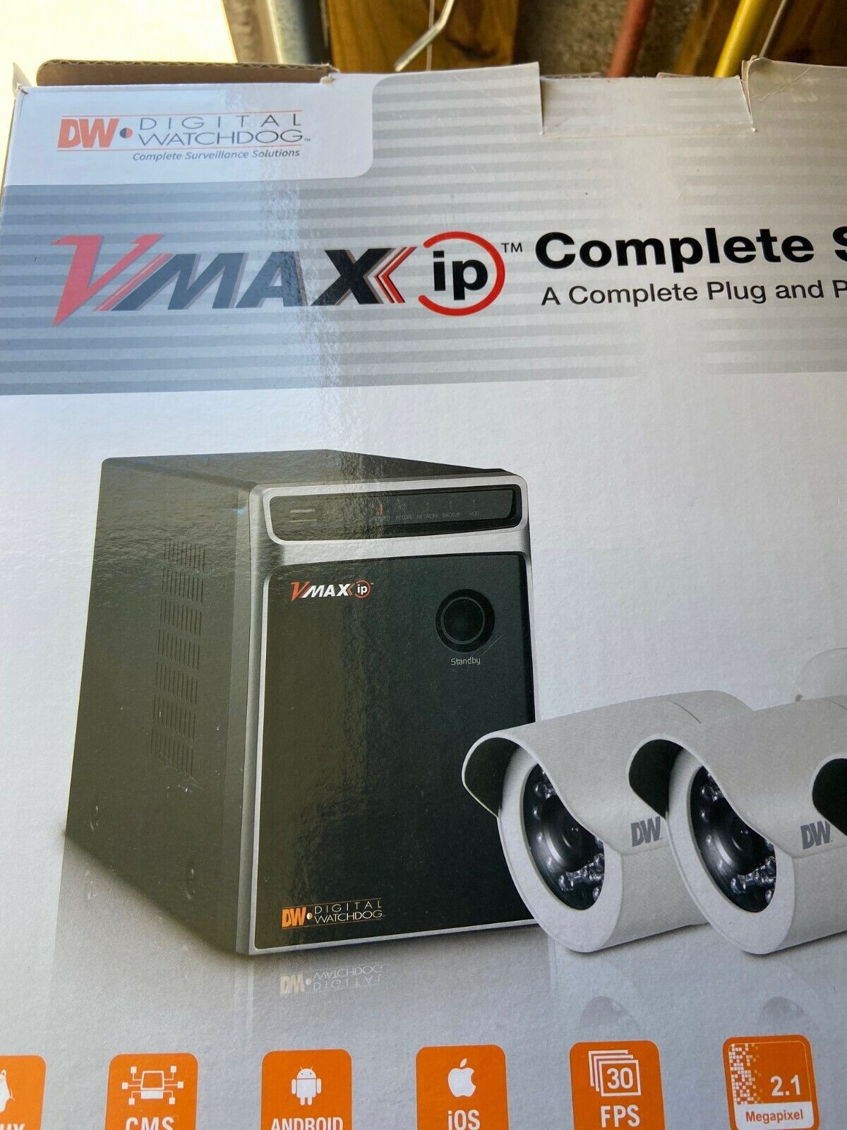 DIGITAL WATCHDOG - VMAX IP CCTV - 4 - CAMERA SYSTEM - MINT _ L@@