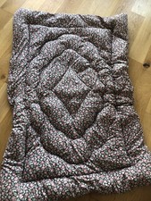  A Lovely Vintage Flowery Eiderdown