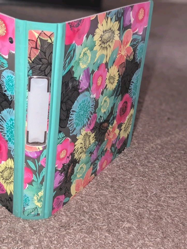 Carpeta floral de 1 pulgada y 3 anillas - Usada, muy buen estado Foto 3 de 4