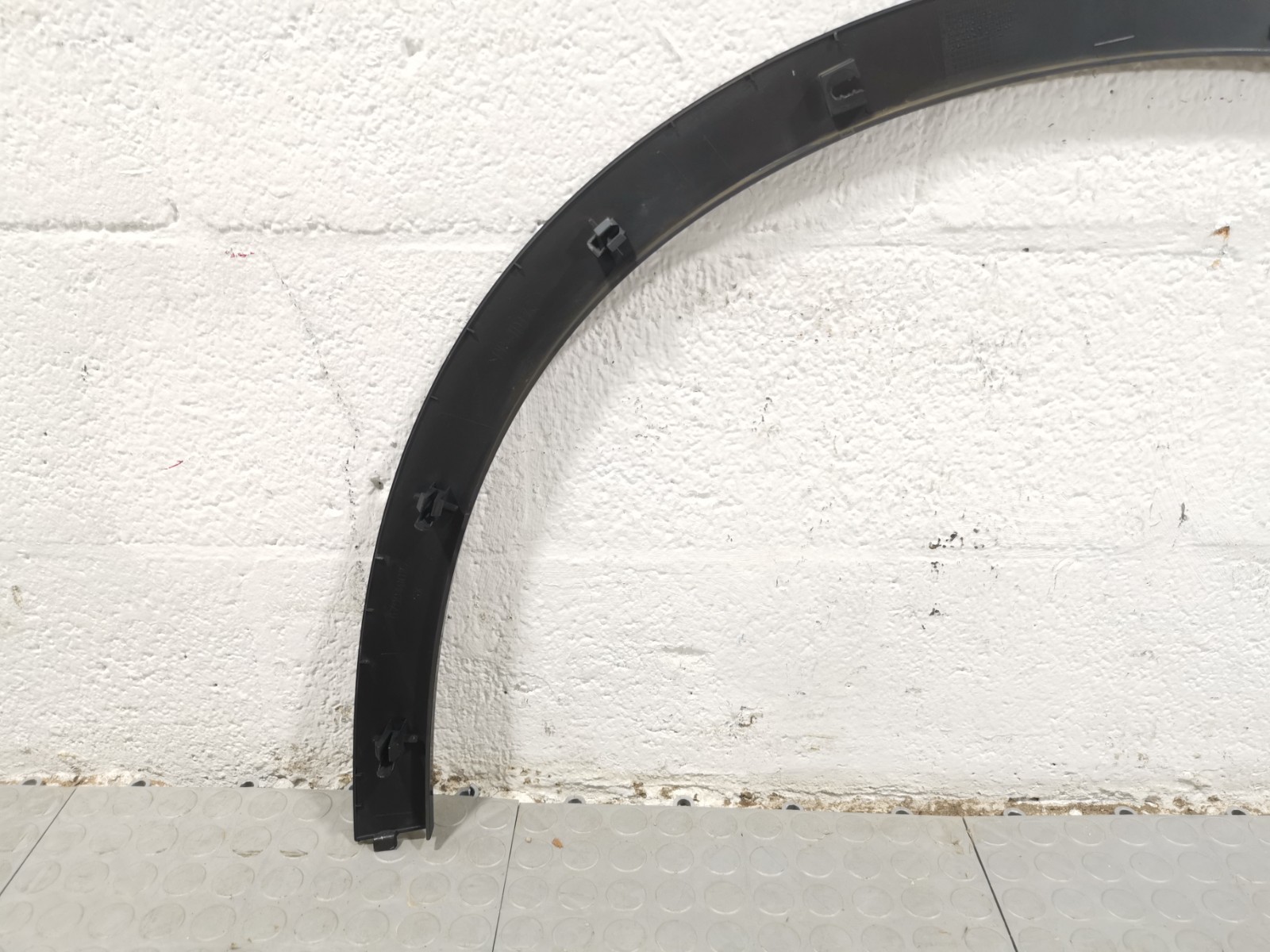 Maserati Levante Diesel 2017 Rear Left Wheel arch molding P/N 670049027
