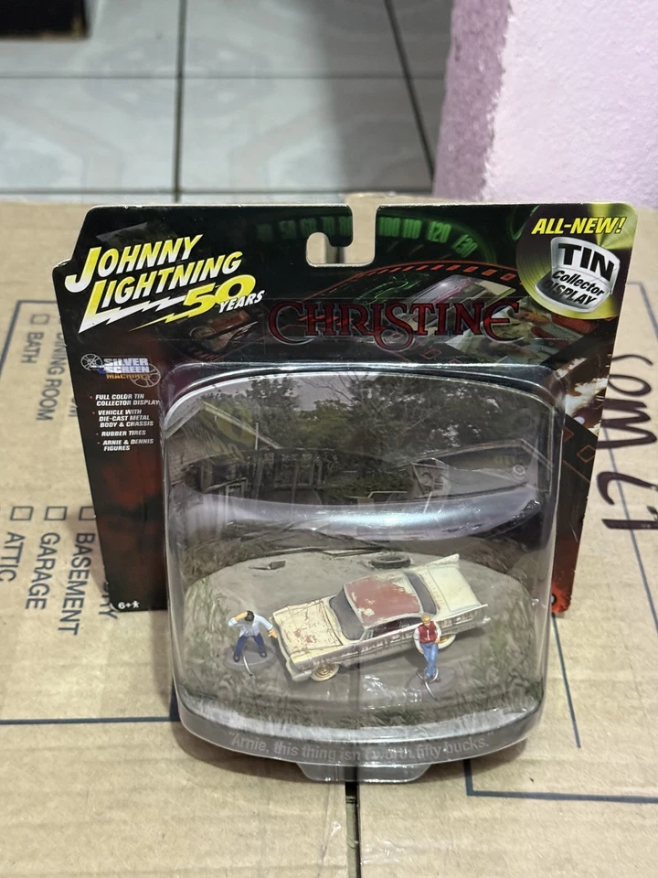 Paquete de diorama CHASE RARO Johnny Lightning Christine MÁQUINAS DE PANTALLA PLATEADA NUEVAS Foto 2 de 4