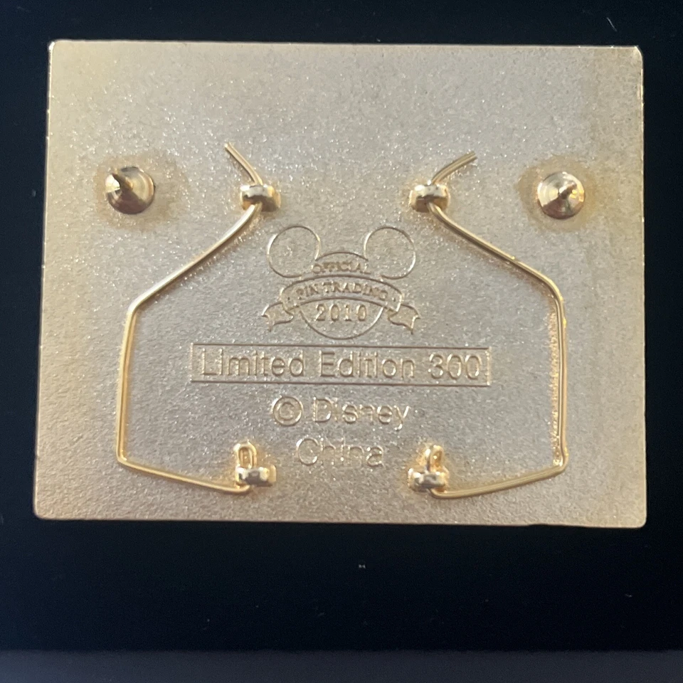 JUMBO DISNEY SHOPPING MALÉFICA VILLANO CABALLETE MARCO DE PELÍCULA LE 300 PIN RARO Foto 3 de 4