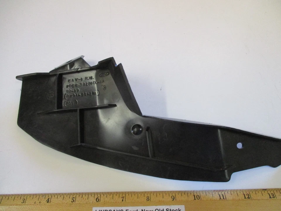 Ford OEM 1991/1994 ESCORT "SHIELD" SPLASH R.H. LADO PASAJERO F1CZ-16A550-A NOS Foto 3 de 4