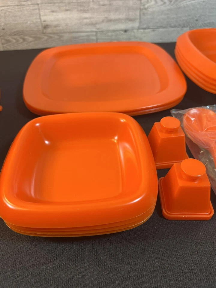 Conjunto/cesta de piquenique de plástico laranja MCM década de 1970 serviço para 4 conjunto completo - Imagem 4 de 4