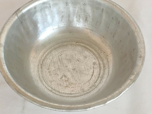 VINTAGE OLD IRON HAND FORGED PET FEEDING / UTILITY BOWL 01 - Picture 6 of 6