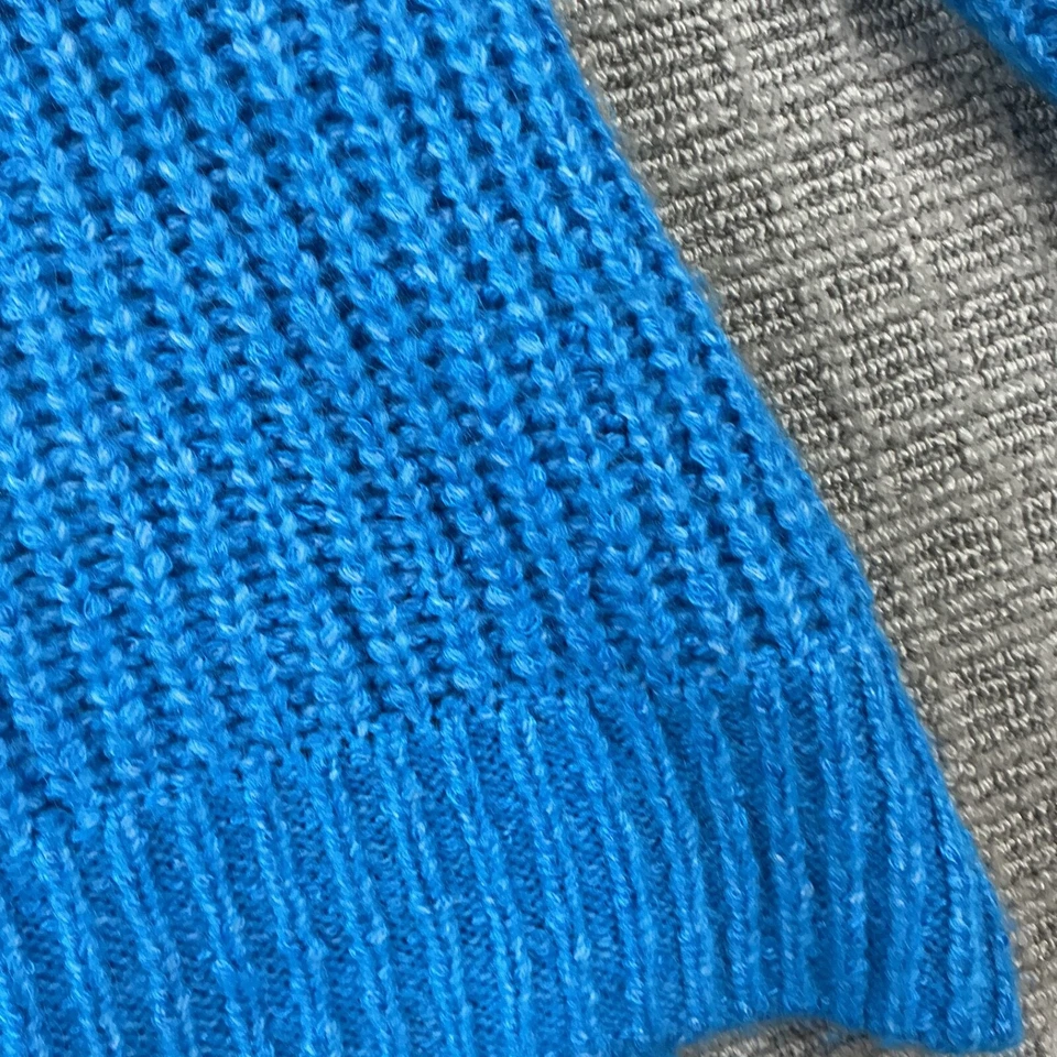 Isabel Women's Blue Sweater Size Medium - Image 3 of 4