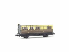 Graham Farish N Gauge 4 Wheeled Coach In GWR Livery