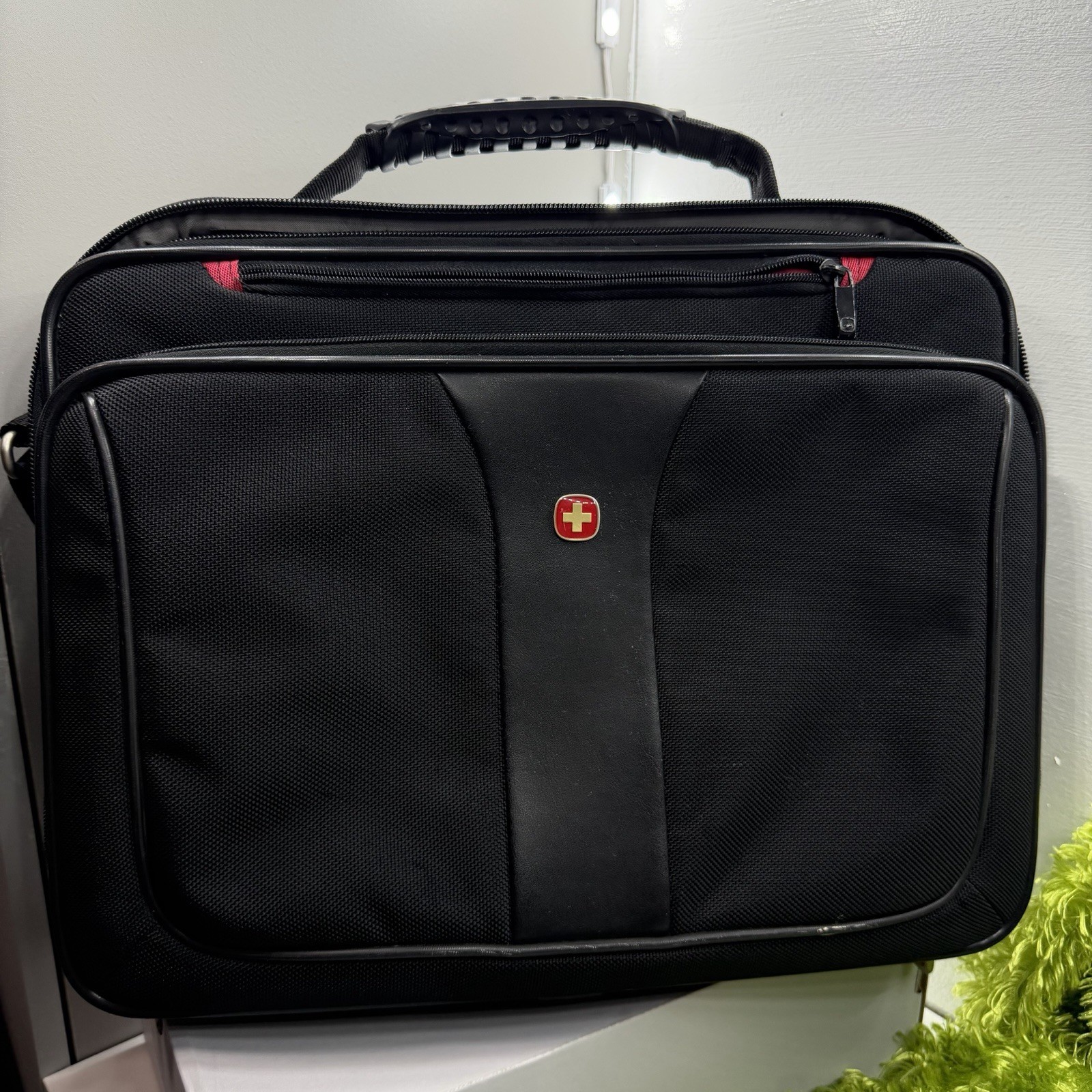 Wenger Swiss Army Laptop Computer Case Shoulder Messenger Ba