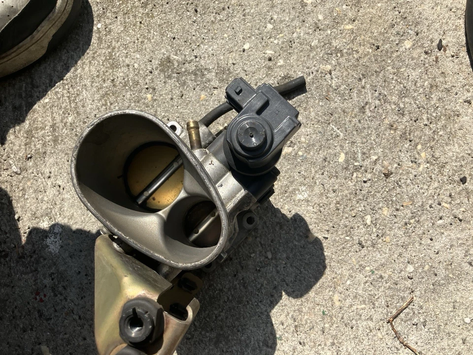 Корпус дроссельной заслонки двигателя BMW E36 Z3 318I 318IS 318ti 1,9 л M44 в сборе изготовитель оборудования - Изображение 2 из 4