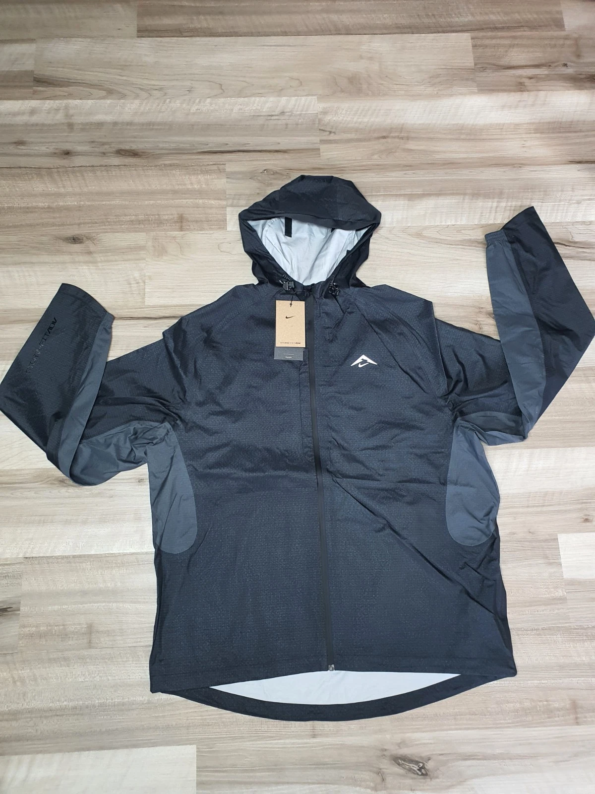 Nike Cosmic Peaks Men's Storm-FIT ADV Running Jacket FZ1084-010 Men's Sz L $275