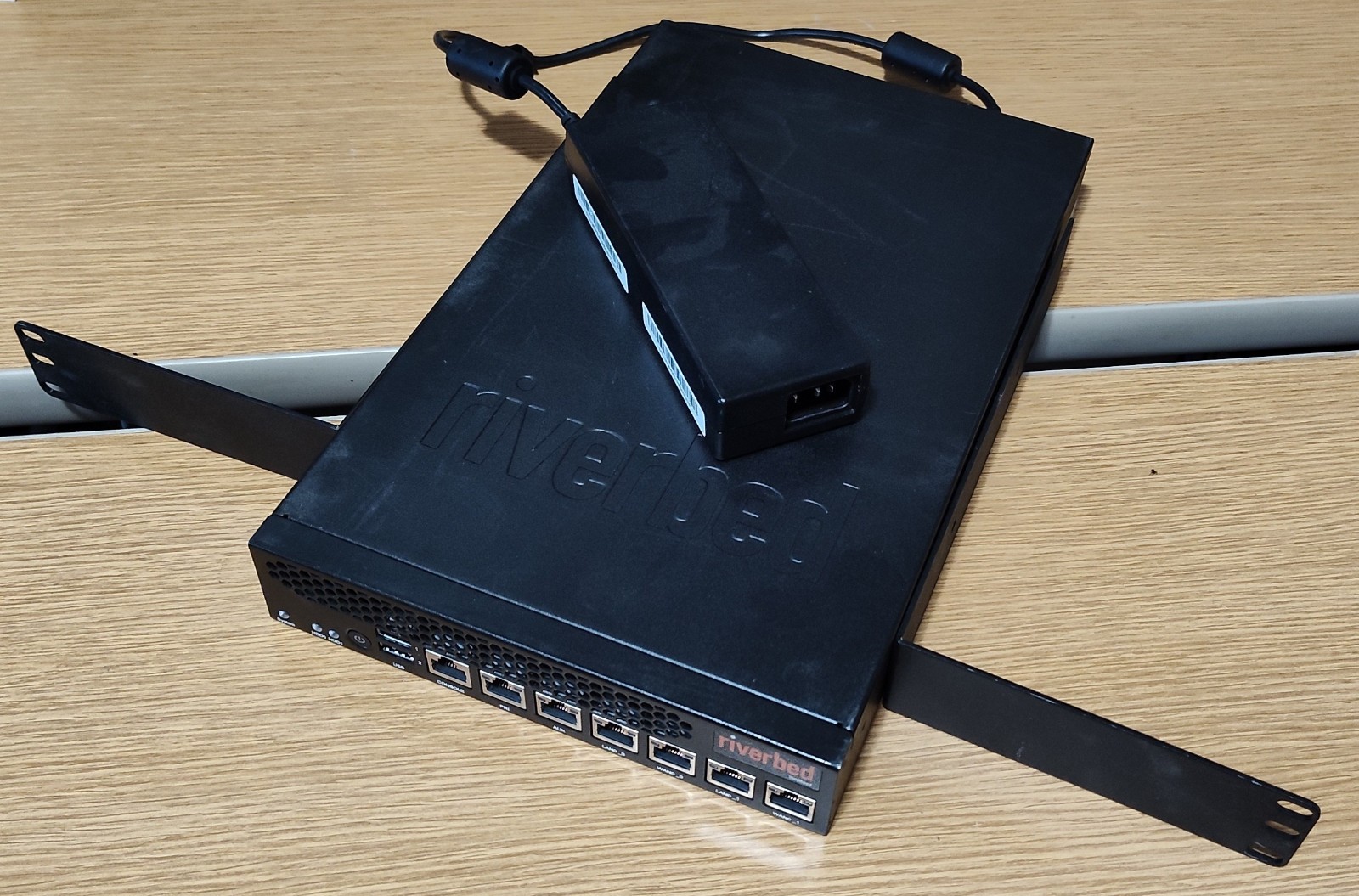 Riverbed Steelhead CX-570 Series cxa-00570-b020 with Adapter and Brackets