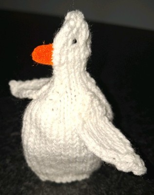 Nagelneues handgestricktes Entenei Cosy. Weiß. Perlenaugen. Filzschnabel. Ostern