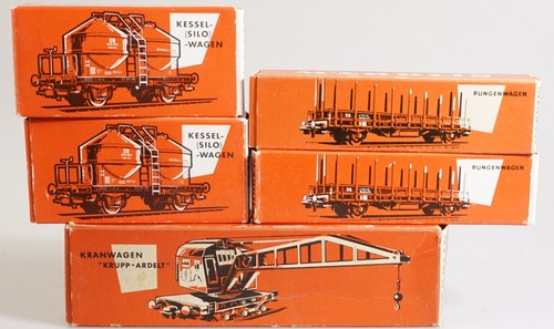 (0685)  Märklin H0 2 Rungenwagen 4607 +2 Silo-Wagen 4622 +Kranwagen 4611 in OVP | Condition: Gebraucht