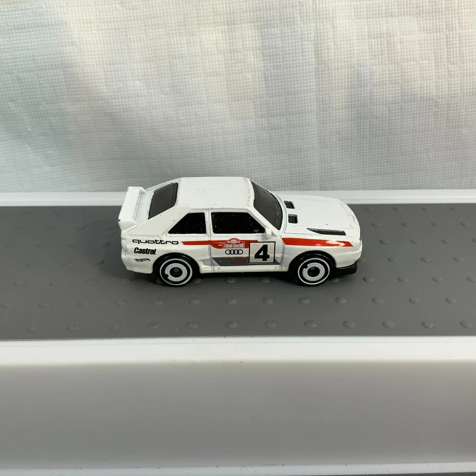 Hot Wheels Primera Edición Baja Blazers '84 Audi Sport Quattro Blanco Die Cast Foto 3 de 4