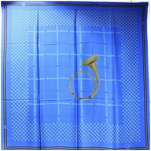 Gucci Foulard en soie bleue avec motif instrument de musique   Accessoire mode femme